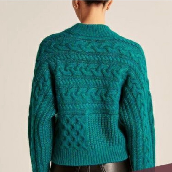 NEW Abercrombie Sweater - Picture 2 of 6